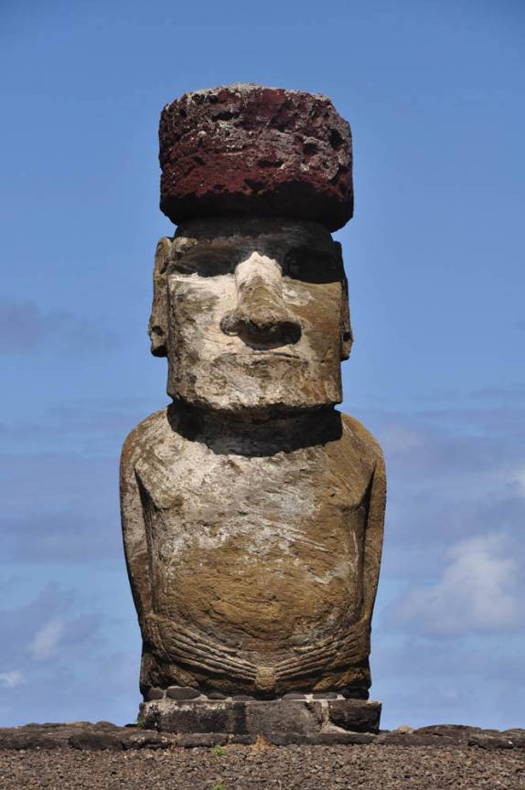 Os Moais de Tongariki, destruídos por um tsunami em 1960 e restaurados por arqueólogos japoneses na década de 90, em Rapa Nui (ou Ilha de Páscoa), território chileno no meio do Oceano Pacífico